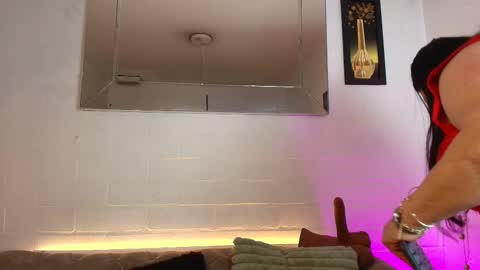 Snapshot of elenna_boobs_ chatting on October 1, 2025, 6:19 am elenna_boobs_ online show from October 1, 2025, 6:19 am