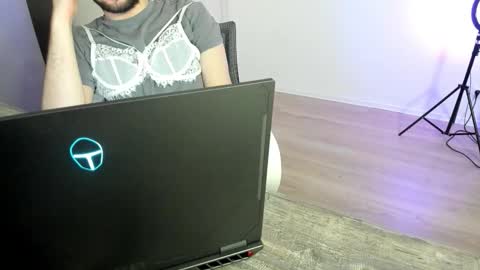 elf_cats online show from December 16, 2025, 1:38 pm