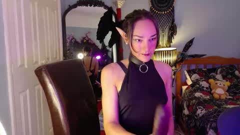 Snapshot of elf_flavoured chatting on November 24, 2025, 8:08 pm Elf Flavoured online show from November 24, 2025, 8:08 pm