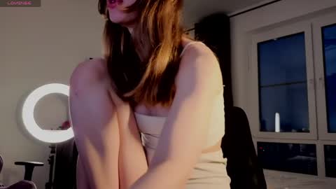 Elfie online show from May 2, 2026, 1:10 am