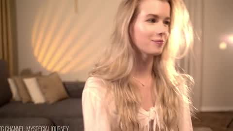 Snapshot of eli_journey chatting on November 4, 2025, 9:14 pm Eli online show from November 4, 2025, 9:14 pm