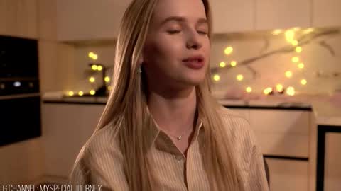 Snapshot of eli_journey chatting on November 21, 2025, 5:55 pm Eli online show from November 21, 2025, 5:55 pm