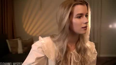 Snapshot of eli_journey chatting on November 26, 2025, 7:48 pm Eli online show from November 26, 2025, 7:48 pm