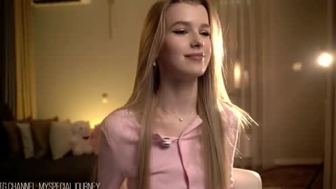 Snapshot of eli_journey chatting on February 8, 2026, 10:57 pm Eli online show from February 8, 2026, 10:57 pm