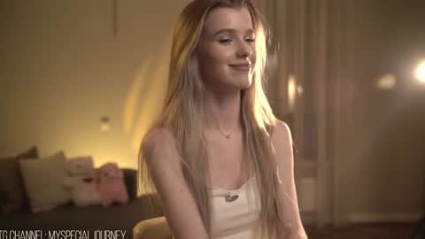 Snapshot of eli_journey chatting on February 12, 2026, 9:43 pm Eli online show from February 12, 2026, 9:43 pm