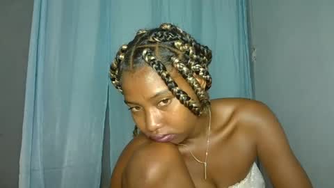 elia011 online show from January 19, 2025, 1:10 am