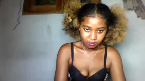 elia011 online show from January 26, 2025, 5:44 pm