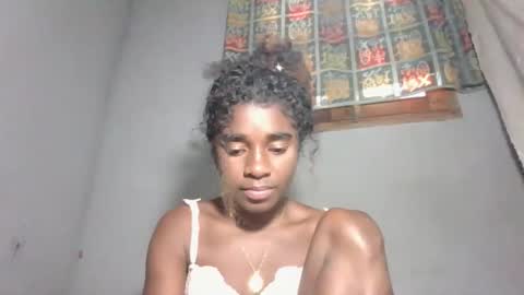 elia011 online show from November 4, 2025, 3:27 am