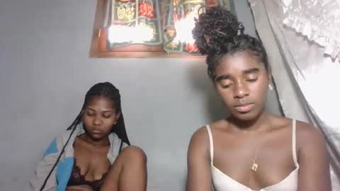 elia011 online show from November 11, 2025, 6:35 am