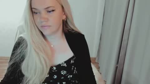 Snapshot of elia_ chatting on June 29, 2026, 5:25 am Ella online show from June 29, 2026, 5:25 am