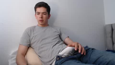 Snapshot of elian_tg chatting on December 15, 2025, 6:34 pm Elian online show from December 15, 2025, 6:34 pm