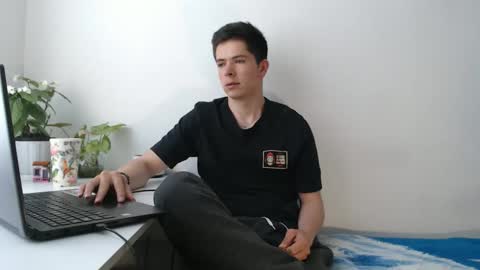 Snapshot of elian_tg chatting on December 17, 2025, 6:58 pm Elian online show from December 17, 2025, 6:58 pm