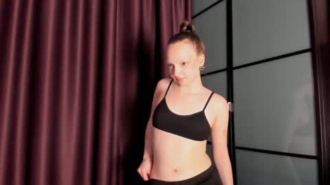 Ella online show from December 10, 2024, 7:05 am