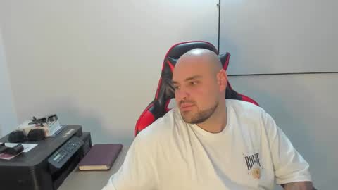 Snapshot of eliancrow chatting on December 4, 2025, 8:06 pm Elian online show from December 4, 2025, 8:06 pm