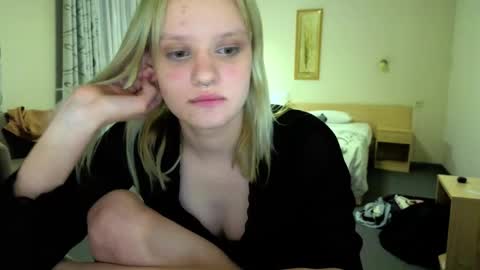 Snapshot of elieiza_xo chatting on May 26, 2026, 5:42 pm elieiza_xo online show from May 26, 2026, 5:42 pm