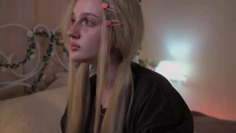 Ellie online show from April 26, 2026, 5:16 am