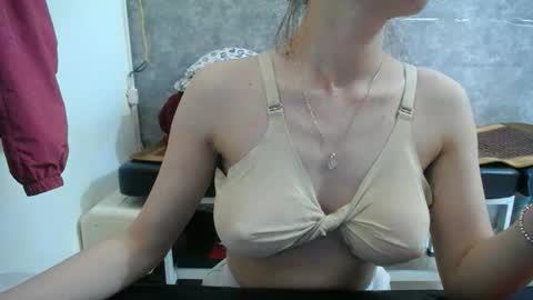 Snapshot of eliesweet9x chatting on May 7, 2026, 2:39 am eliesweet9x online show from May 7, 2026, 2:39 am