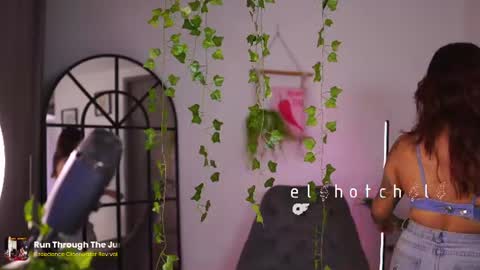 Snapshot of elihotchili chatting on July 18, 2026, 4:22 pm Eli online show from July 18, 2026, 4:22 pm