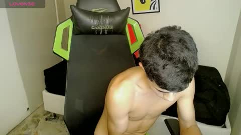 Snapshot of elii_797 chatting on November 18, 2025, 8:35 pm bby-santy online show from November 18, 2025, 8:35 pm