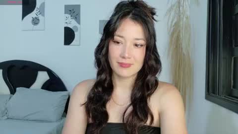 eliiih_ online show from June 14, 2026, 8:33 pm