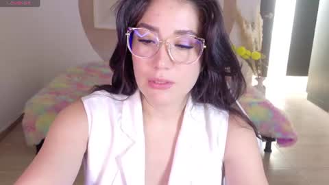 eliiih_ online show from July 24, 2026, 2:26 pm