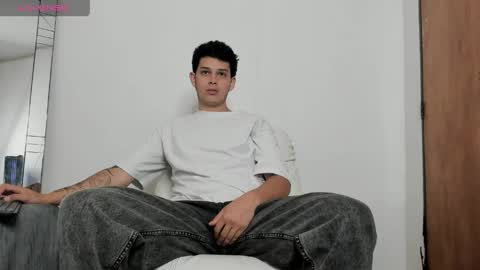 elijah_stoone online show from April 20, 2026, 11:46 am