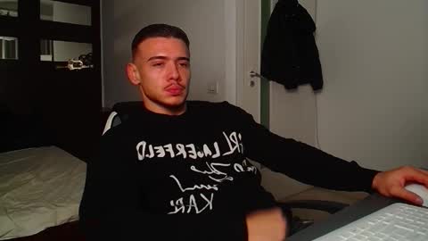 ElijahThorne online show from November 29, 2025, 5:32 am