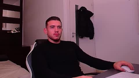 ElijahThorne online show from December 22, 2025, 8:11 am