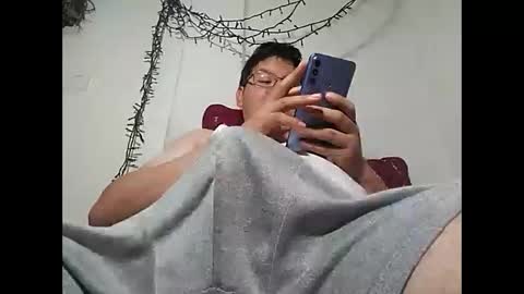 Snapshot of elimposstor chatting on December 9, 2024, 1:45 pm elimposstor online show from December 9, 2024, 1:45 pm