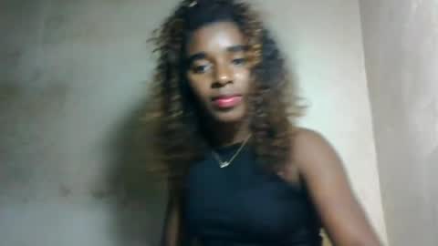 Snapshot of elina981 chatting on June 26, 2026, 4:44 pm elina981 online show from June 26, 2026, 4:44 pm