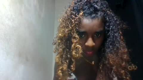 Snapshot of elina981 chatting on June 27, 2026, 12:22 pm elina981 online show from June 27, 2026, 12:22 pm