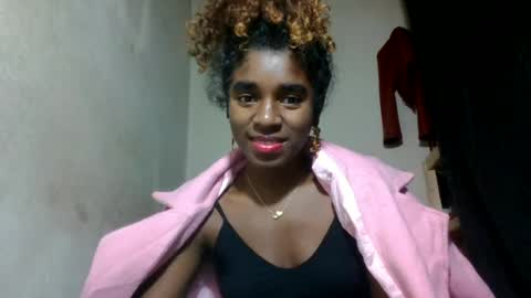 Snapshot of elina981 chatting on July 4, 2026, 12:44 pm elina981 online show from July 4, 2026, 12:44 pm