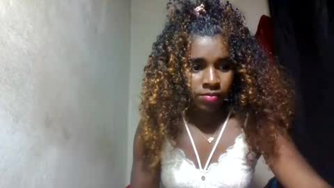Snapshot of elina981 chatting on July 18, 2026, 7:01 am elina981 online show from July 18, 2026, 7:01 am