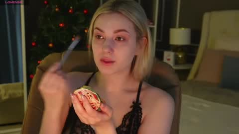 Snapshot of elina_nortas chatting on December 21, 2024, 1:15 am Elina online show from December 21, 2024, 1:15 am