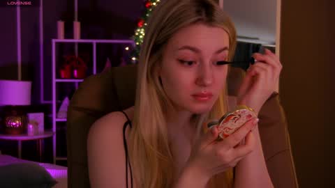 Snapshot of elina_nortas chatting on January 14, 2025, 1:15 am Elina online show from January 14, 2025, 1:15 am