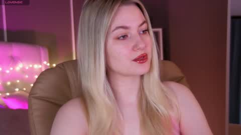 Snapshot of elina_nortas chatting on February 11, 2025, 1:20 am Elina online show from February 11, 2025, 1:20 am