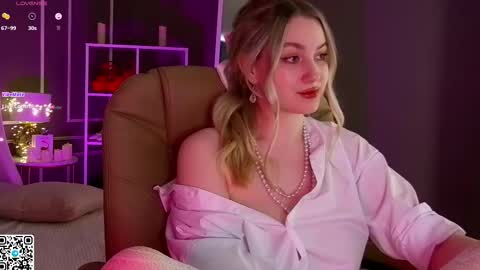 Snapshot of elina_nortas chatting on March 5, 2025, 5:18 am Elina online show from March 5, 2025, 5:18 am