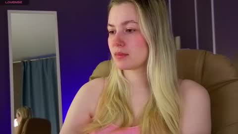Snapshot of elina_nortas chatting on March 9, 2025, 1:04 am Elina online show from March 9, 2025, 1:04 am