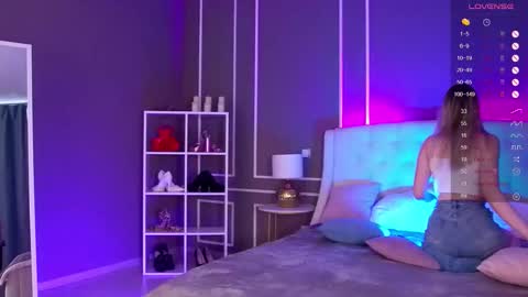 Snapshot of elina_nortas chatting on September 24, 2025, 1:42 am Elina online show from September 24, 2025, 1:42 am