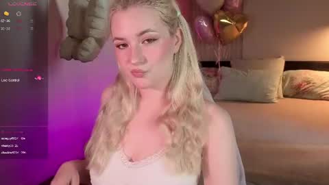 Snapshot of elina_nortas chatting on June 27, 2026, 12:22 pm Elina online show from June 27, 2026, 12:22 pm