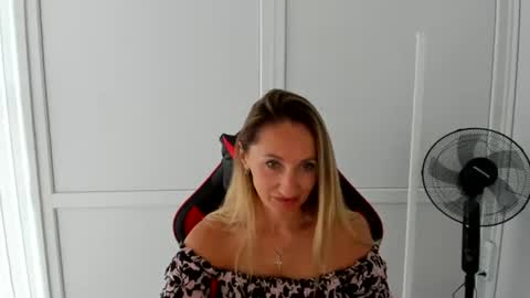 Milena online show from June 26, 2026, 7:13 am