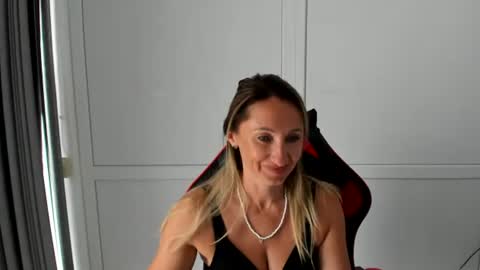 Milena online show from July 20, 2026, 11:01 am