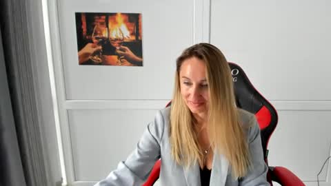 Milena online show from July 28, 2026, 11:17 am