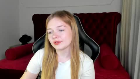 Snapshot of elinavale chatting on May 11, 2026, 5:21 pm elinavale online show from May 11, 2026, 5:21 pm