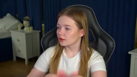 Snapshot of elinavale chatting on May 20, 2026, 5:08 pm elinavale online show from May 20, 2026, 5:08 pm