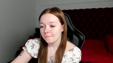 Snapshot of elinavale chatting on June 8, 2026, 5:13 pm elinavale online show from June 8, 2026, 5:13 pm