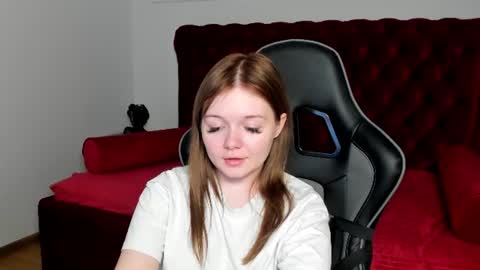 Snapshot of elinavale chatting on June 10, 2026, 5:34 pm elinavale online show from June 10, 2026, 5:34 pm