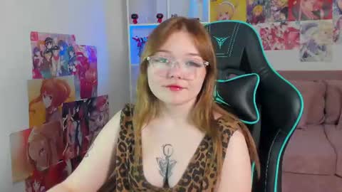Snapshot of elinavale chatting on June 11, 2026, 5:44 pm elinavale online show from June 11, 2026, 5:44 pm