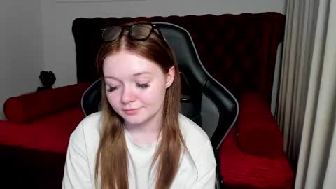 Snapshot of elinavale chatting on June 12, 2026, 5:34 pm elinavale online show from June 12, 2026, 5:34 pm