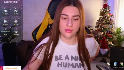 Snapshot of elinkalove chatting on December 18, 2024, 6:43 am Elina online show from December 18, 2024, 6:43 am